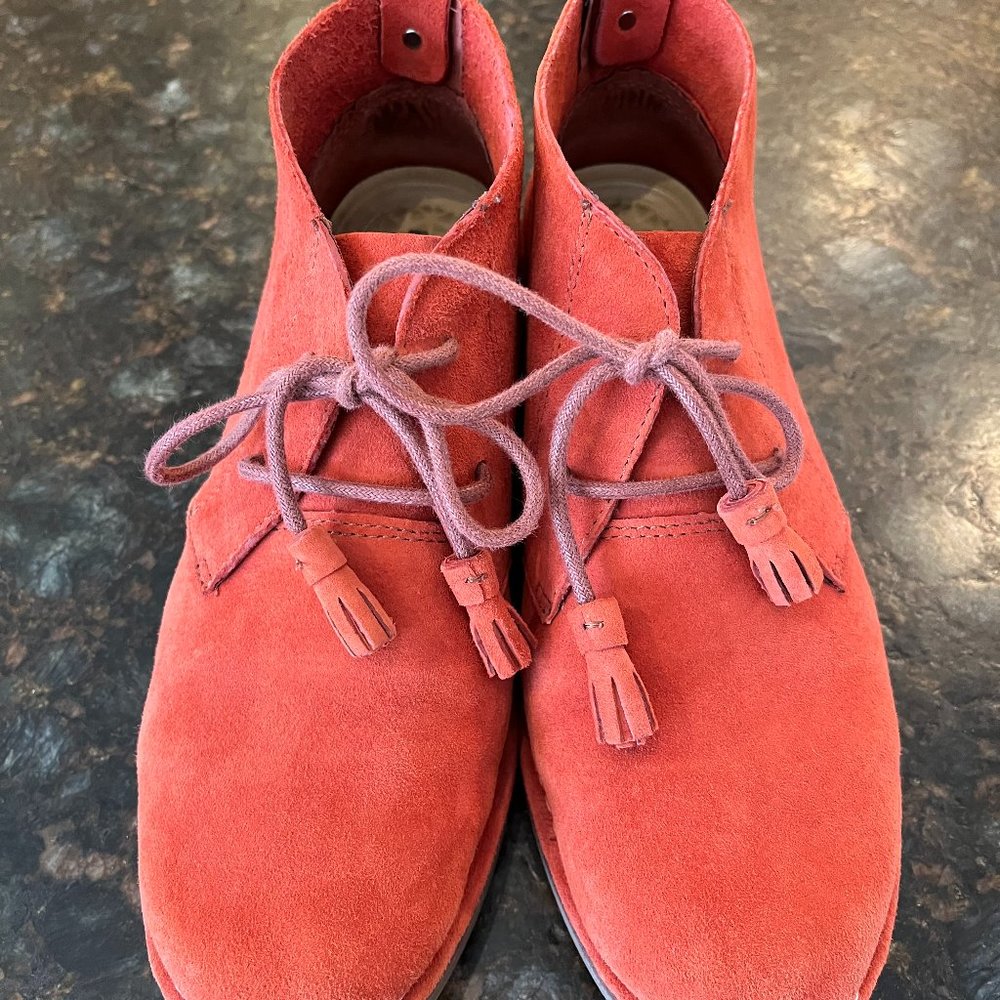 Hush Puppies Orange Suede Cyrus Catelyn Chukka Booties size 8 EUC
